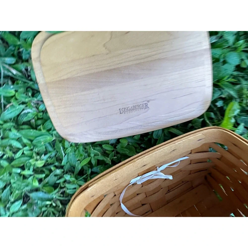 Longaberger 2000 Handwoven Recipe Basket with Woodcrafts Lid and Ceramic Tie-On